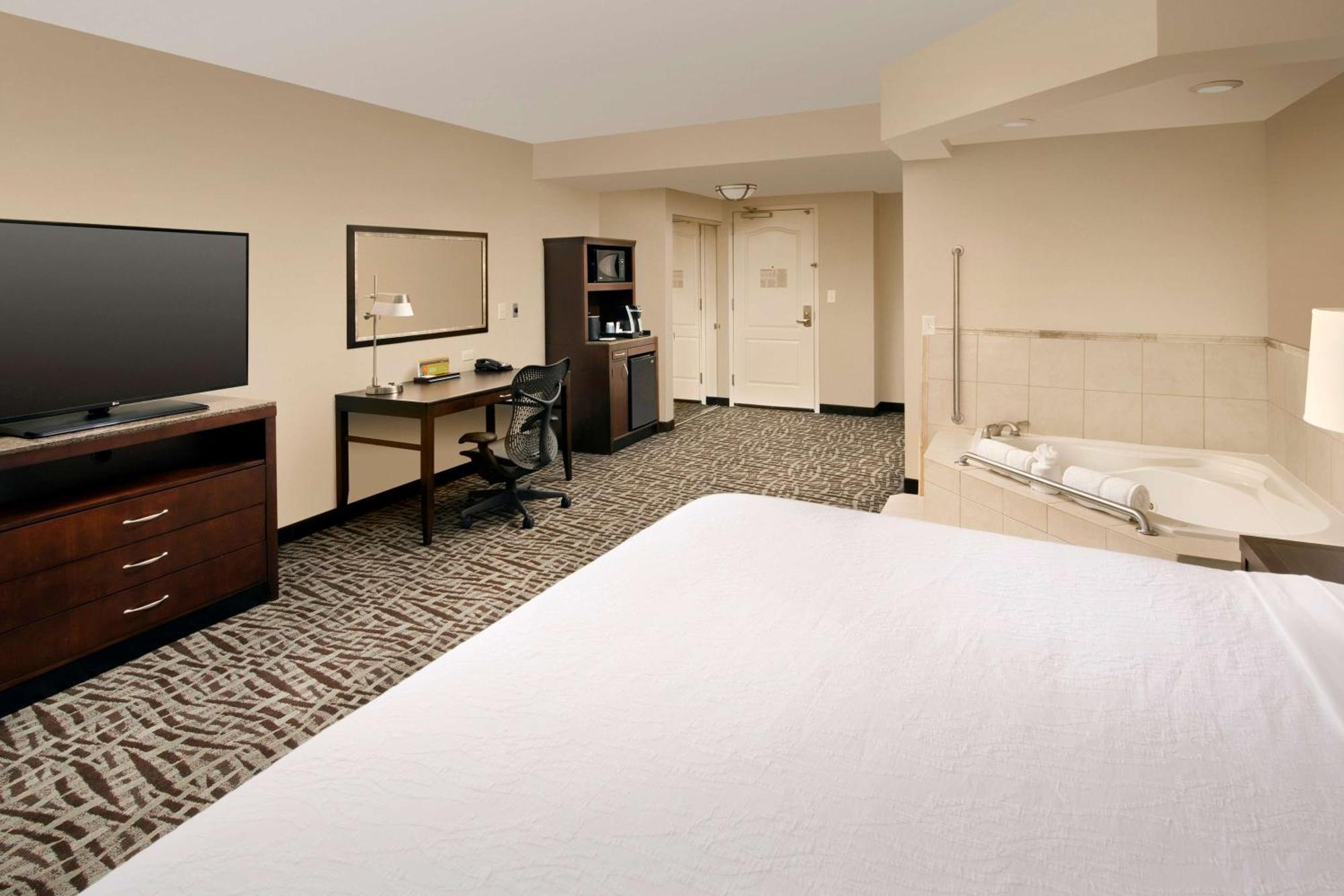 Hilton Garden Inn Winston-Salem/Hanes Mall Экстерьер фото