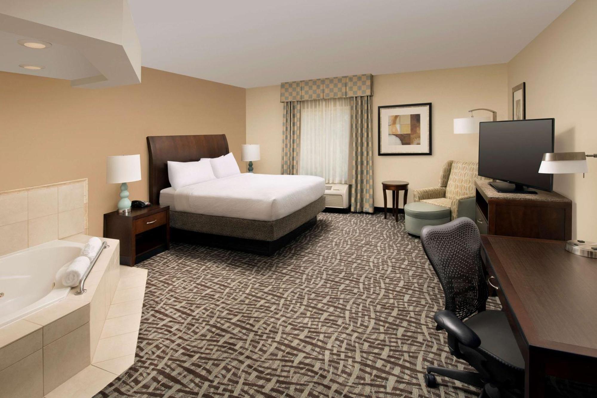 Hilton Garden Inn Winston-Salem/Hanes Mall Экстерьер фото